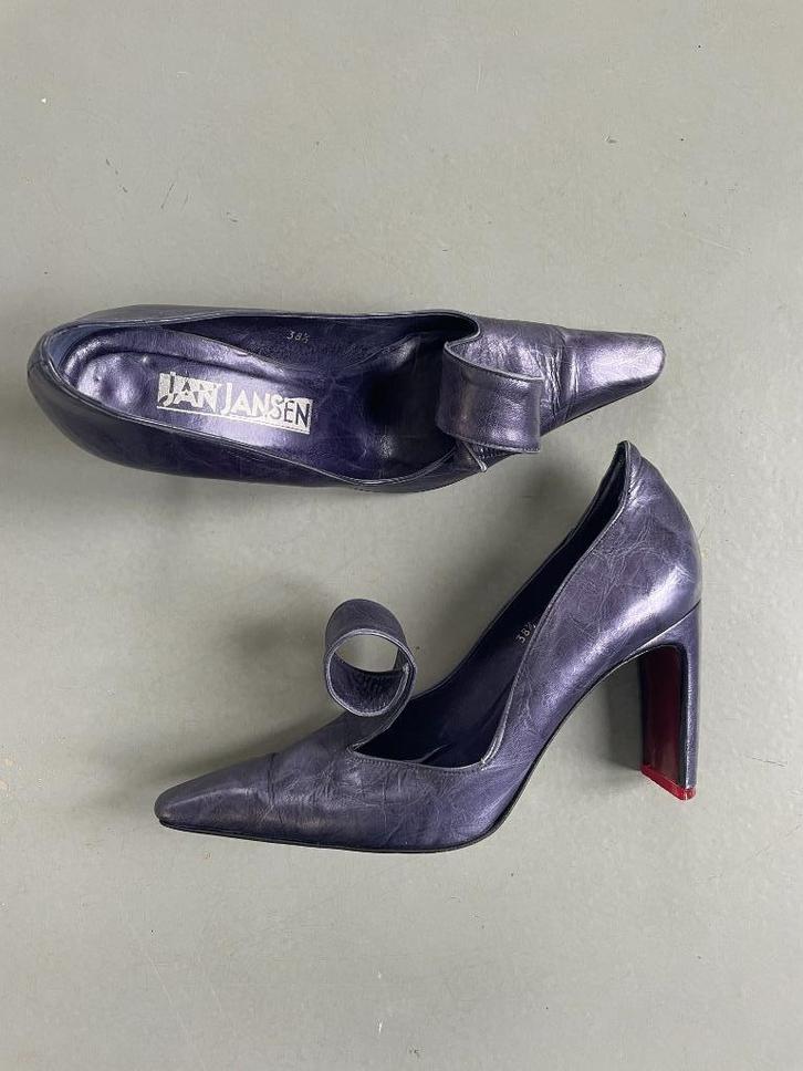 Jan Jansen iconic dames pump paars met krul 38,5, Kleding | Dames, Schoenen, Gedragen, Pumps, Overige kleuren, Ophalen of Verzenden