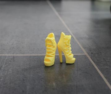 Barbie kleding nieuw - Originele hoge laarzen schoenen geel beschikbaar voor biedingen