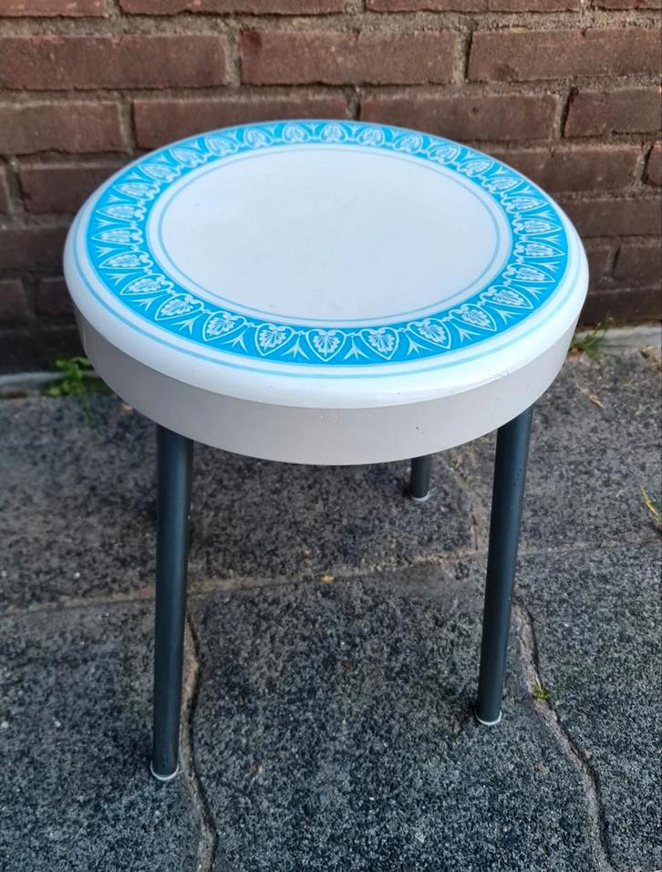 Carrara & Matta design kruk zitkruk met nostalgische print, Huis en Inrichting, Krukjes, Gebruikt, Kunststof, Ophalen