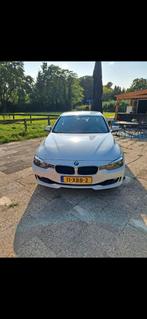 BMW 3-Serie (f30) 2012 OLIEPOMP DEFECT!, Auto's, Achterwielaandrijving, 74 €/maand, 4 cilinders, Wit