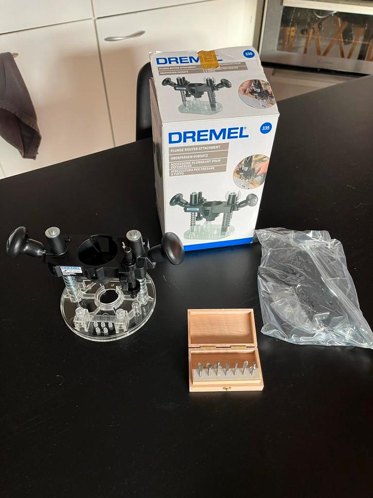 Dremel Profielfreeshulpstuk + Freesjes, Doe-het-zelf en Verbouw, Gereedschap | Freesmachines, Zo goed als nieuw, Elektrisch, Bovenfrees