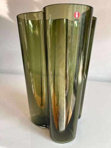 Nieuw in Doos Iittala Alvar Aalto Savoy Vaas Mosgroen 250 mm beschikbaar voor biedingen