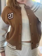 varsity jacket bruin, Kleding | Dames, Jassen | Zomer, Ophalen of Verzenden, Zo goed als nieuw, Bruin