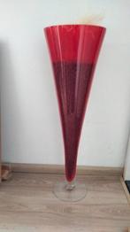 Hoge rode glazen vaas, Huis en Inrichting, Ophalen, 75 cm of meer, Rood, Glas