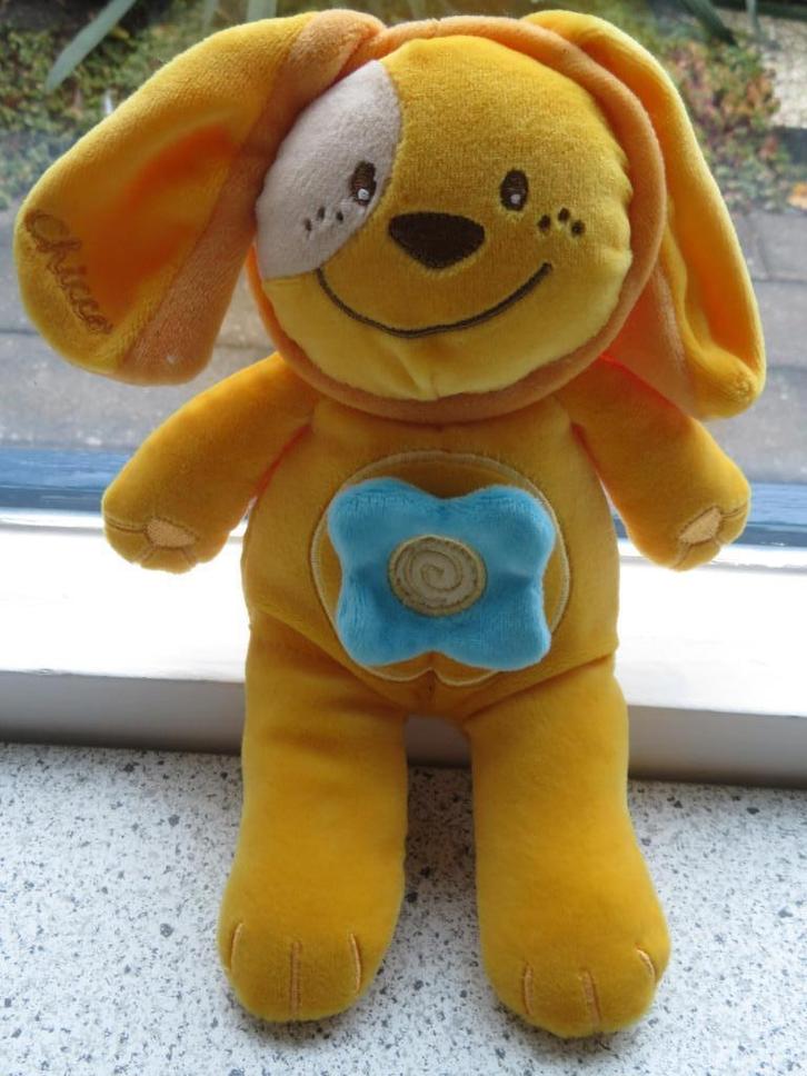 Hond of konijn merk Chicco donkergeel velours + blauwe, Kinderen en Baby's, Speelgoed | Knuffels en Pluche, Zo goed als nieuw
