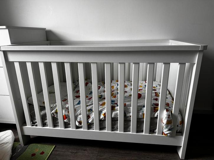Babybedje, Kinderen en Baby's, Kinderkamer | Complete kinderkamers, Gebruikt, Jongetje of Meisje, Ophalen