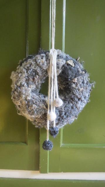 Deur krans schapenwol, gevilte wol, Gotland schaap beschikbaar voor biedingen
