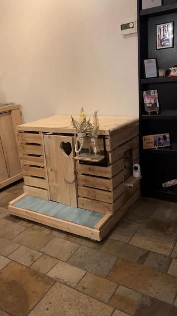 Uniek handgemaakte honden bench beschikbaar voor biedingen