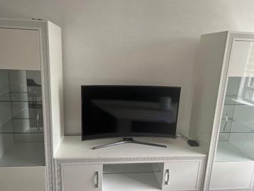 Tv kast  beschikbaar voor biedingen