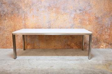 AlsNIEUW witte Arco Graphic designtafel + evt stoelen beschikbaar voor biedingen