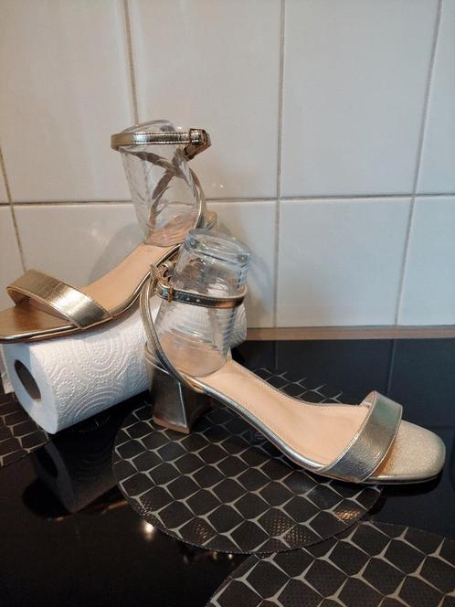 Sandalen hakhoogte 7cm Marypaz maat 39 goudkleur 1xGedragen, Kleding | Dames, Schoenen, Nieuw, Sandalen of Muiltjes, Overige kleuren