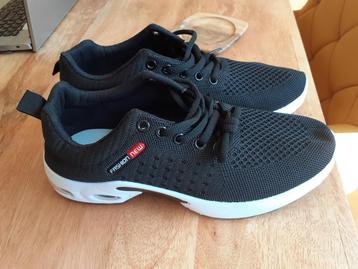 Herenschoenen, maat 42. Ongebruikt beschikbaar voor biedingen