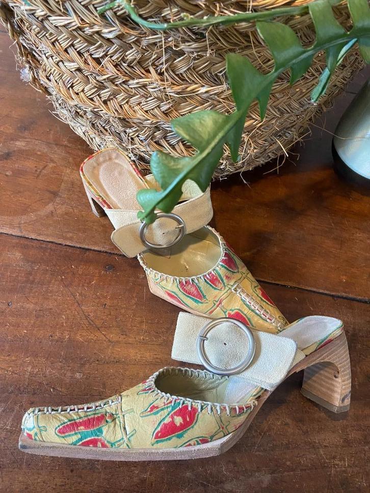 Super aparte leren muilen/slippers MUXART mt 36 i.g.st., Kleding | Dames, Schoenen, Zo goed als nieuw, Sandalen of Muiltjes, Overige kleuren