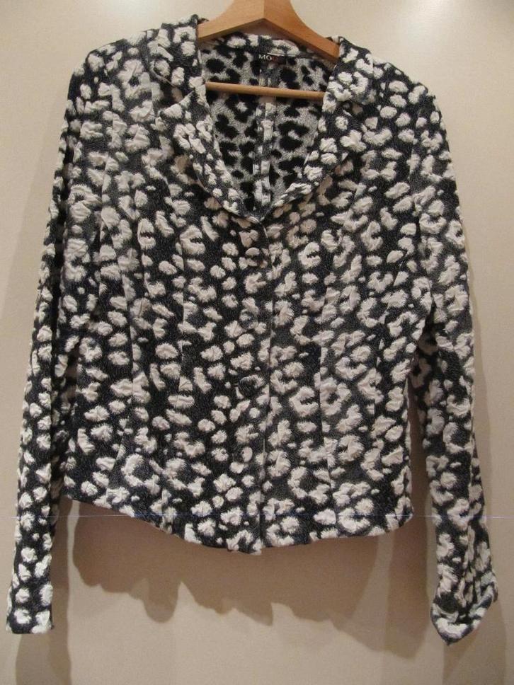 Mooi jasje Moq maat 40, Kleding | Dames, Jasjes, Kostuums en Pakken, Zo goed als nieuw, Jasje, Maat 38/40 (M), Blauw, Ophalen of Verzenden