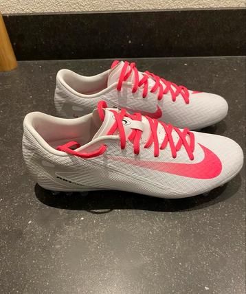 Nieuwe Nike Voetbalschoenen Dames - Maat 39 beschikbaar voor biedingen