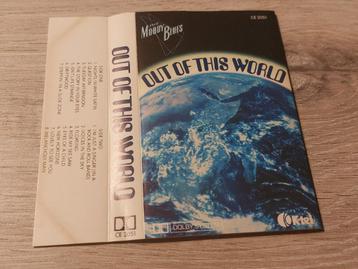 THE MOODY BLUES - OUT OF THIS WORLD (CASSETTEBANDJE) beschikbaar voor biedingen