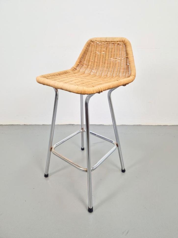 Vintage rattan barstool rotan barkruk Rohe Noordwolde ‘60, Huis en Inrichting, Barkrukken, Gebruikt, 60 tot 90 cm, Metaal, Riet