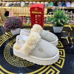 Ugg Pantoffels/Sloffen, Ophalen of Verzenden, Zo goed als nieuw, Beige, Pantoffels of Sloffen