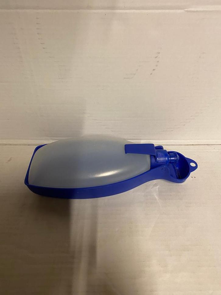 Draagbare Hondendrinkfles 500 ml, Dieren en Toebehoren, Hondenvoerbakken en Drinkbakken, Zo goed als nieuw, Anti-knoei, Ophalen of Verzenden