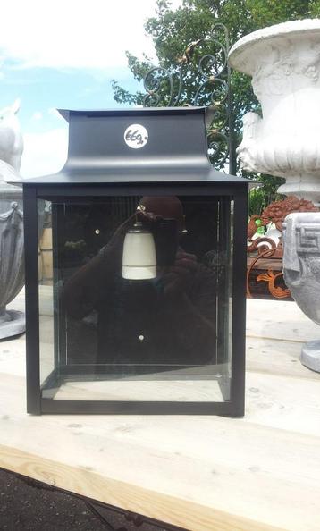 Zwarte metalen buitenlamp 41 x 32 x 20 cm veranda kapschuur beschikbaar voor biedingen