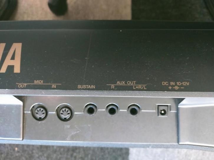 Yamaha PSR-620, Muziek en Instrumenten, Keyboards, Gebruikt, 61 toetsen, Yamaha, Aanslaggevoelig, Met standaard, Midi-aansluiting