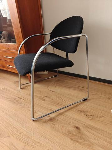 2 comfortabele stoelen  beschikbaar voor biedingen