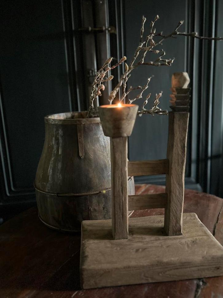 Houten kandelaar hergebruikt oud hout India oosters sleets, Huis en Inrichting, Woonaccessoires | Kandelaars en Kaarsen, Ophalen of Verzenden