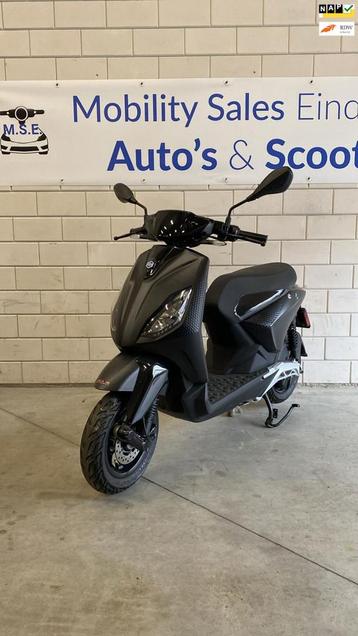 Piaggio One Electrische Bromscooter 60 km/u Nieuwstaat beschikbaar voor biedingen