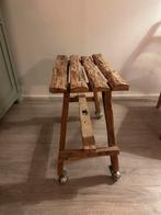 Mooi houten bijzettafeltje op wielen, Ophalen, Zo goed als nieuw, Rechthoekig, Minder dan 55 cm