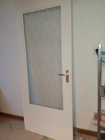 Binnendeur met glas beschikbaar voor biedingen