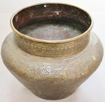 judaica/19e eeuwse Perzisch-joodse pot met Egyptische scenes beschikbaar voor biedingen