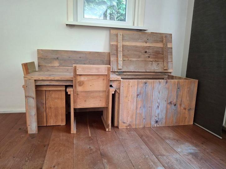 Steigerhouten speeltafel met opbergkist en 2 stoeltjes, Huis en Inrichting, Woonaccessoires | Kisten, Zo goed als nieuw, 50 tot 75 cm