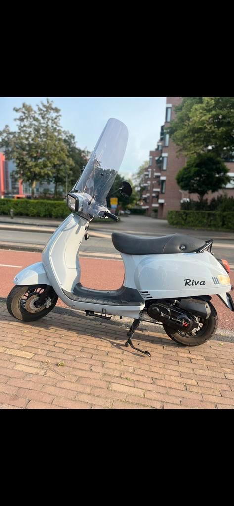 VERKOCHT !!Defecte scooter te koop/BTC Riva, Fietsen en Brommers, Snorfietsen en Snorscooters, Gebruikt, Overige merken, Benzine