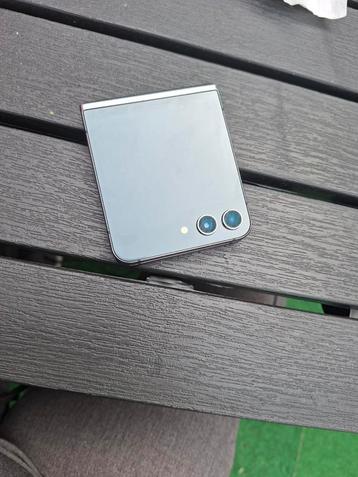 Samsung Z Flip 5 256GB  beschikbaar voor biedingen