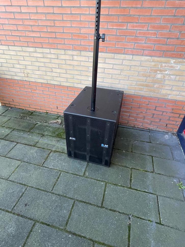 Occasions! 4x dB Technologies DVA S1518N actieve subwoofer, Audio, Tv en Foto, Luidsprekers, Zo goed als nieuw, Subwoofer, 120 watt of meer