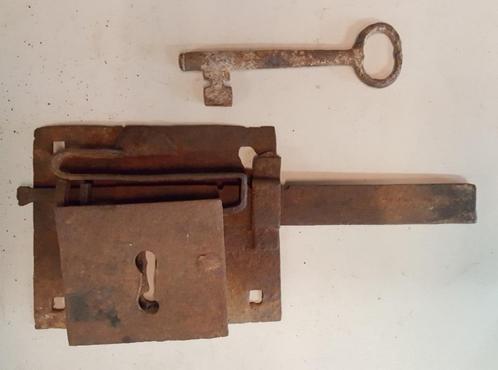 Hek-, poort- of deurslot, ijzer gesmeed, 18e-19e eeuw antiek, Antiek en Kunst, Antiek | Gereedschap en Instrumenten, Verzenden