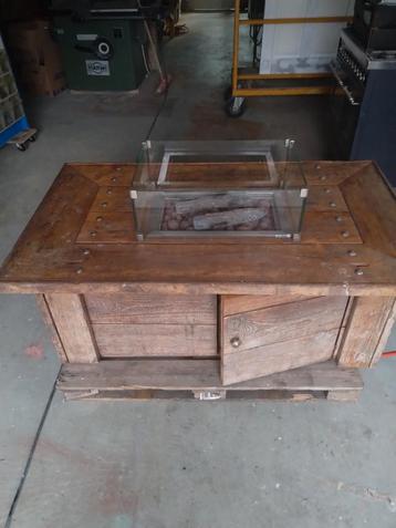 Vuurtafel handgemaakt van oud steigerhoud beschikbaar voor biedingen