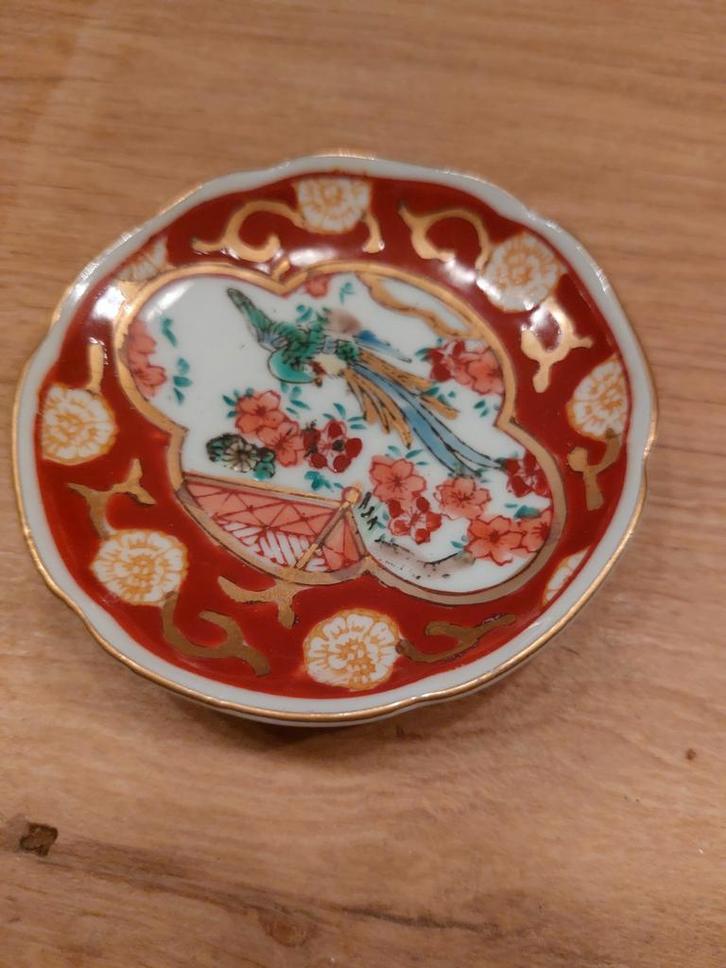 Twee Japanse Imari porseleinen schoteltjes, Antiek en Kunst, Antiek | Schalen, Ophalen of Verzenden