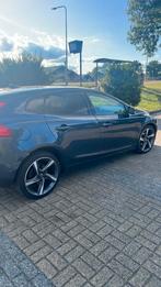 Volvo V40 2.0 D2 120PK 2018 Blauw, Auto's, 4 cilinders, Blauw, Alcantara, Vierwielaandrijving