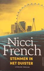 Nicci French – Stemmen in het donker, Ophalen of Verzenden, Zo goed als nieuw