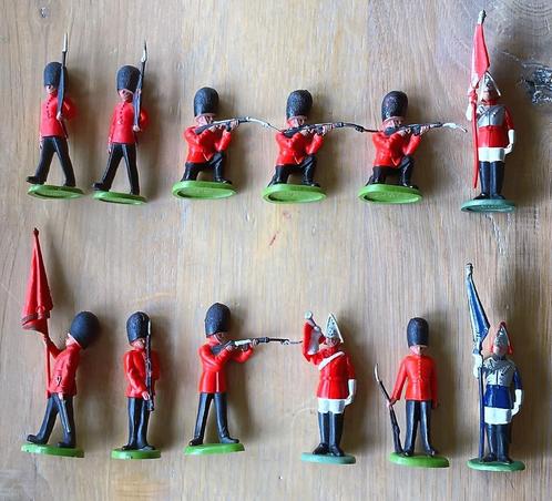 Britains Made in Hong Kong 12 Royal Guards Miniaturen 1968, Verzamelen, Poppetjes en Figuurtjes, Zo goed als nieuw, Ophalen of Verzenden