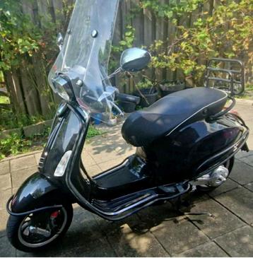 Lage km stand! VESPA SPRINT vol opties + alle beugels+alarm  beschikbaar voor biedingen