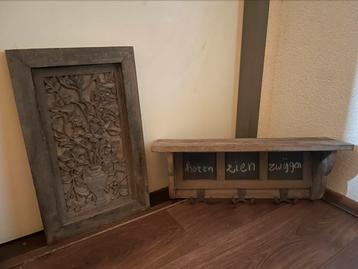 Houten Kapstok met wandbord beschikbaar voor biedingen
