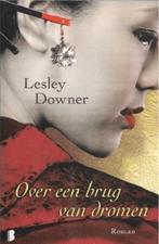 Lesley Downer Over een brug van dromen, Boeken, Ophalen of Verzenden, Zo goed als nieuw