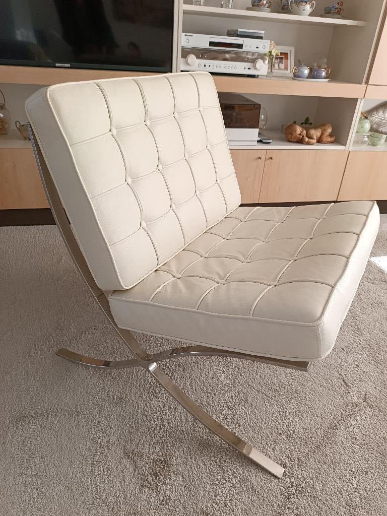 Design stoel Barcelona, Huis en Inrichting, Stoelen, Ophalen, Wit, Leer, Zo goed als nieuw