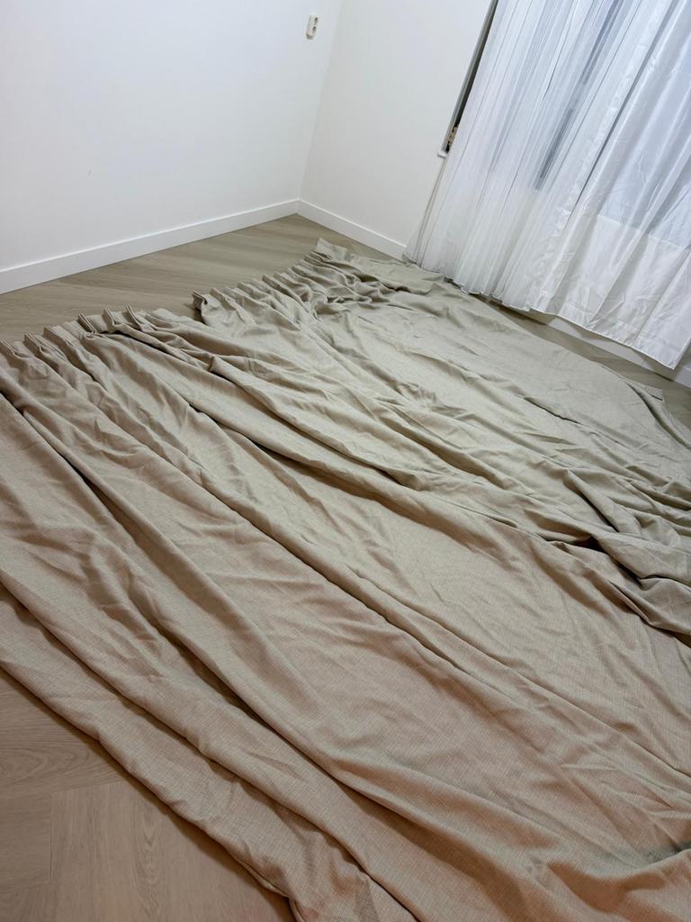 2 Gordijnen, Ophalen, Zo goed als nieuw, Beige, 200 cm of meer