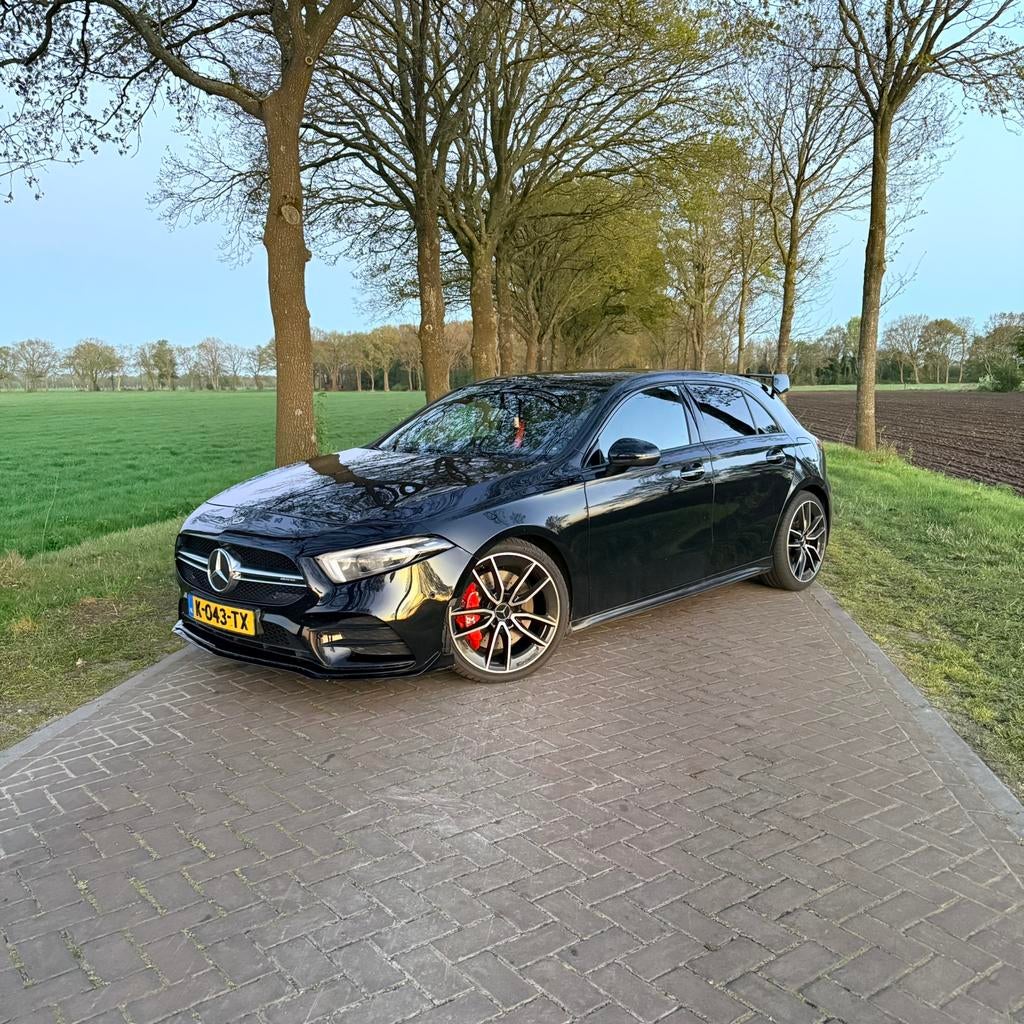 Mercedes-Benz A35 AMG 4Matic Speedshift BURMESTER CAMERA PAN, Auto's, Mercedes-Benz, Automaat, 1800 kg, 4 cilinders, Zwart