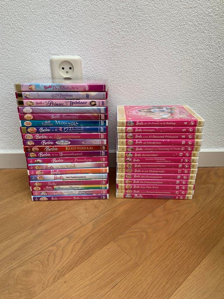 Barbie DVD’S 33 stuks, Poppen, Ophalen of Verzenden, Zo goed als nieuw, Vanaf 6 jaar