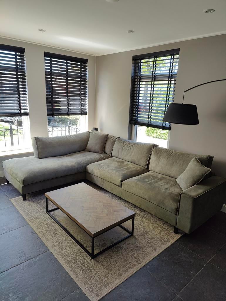 Complete zithoek: Bank Jonas, salontafel en vloerkleed, Ophalen of Verzenden, Gebruikt, Stof, Modern, Comfortabel