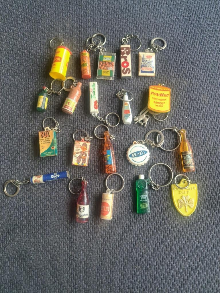 20 x vintage sleutelhanger 3, Verzamelen, Sleutelhangers, Gebruikt, N.b, Merk, Holland en europa